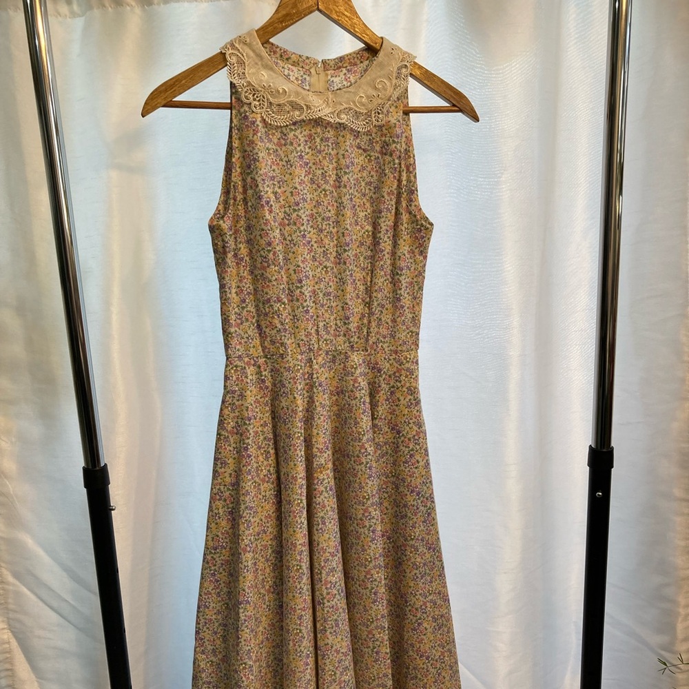 Vintage handmade floral Lace-Trimmed Sleeveless Dress